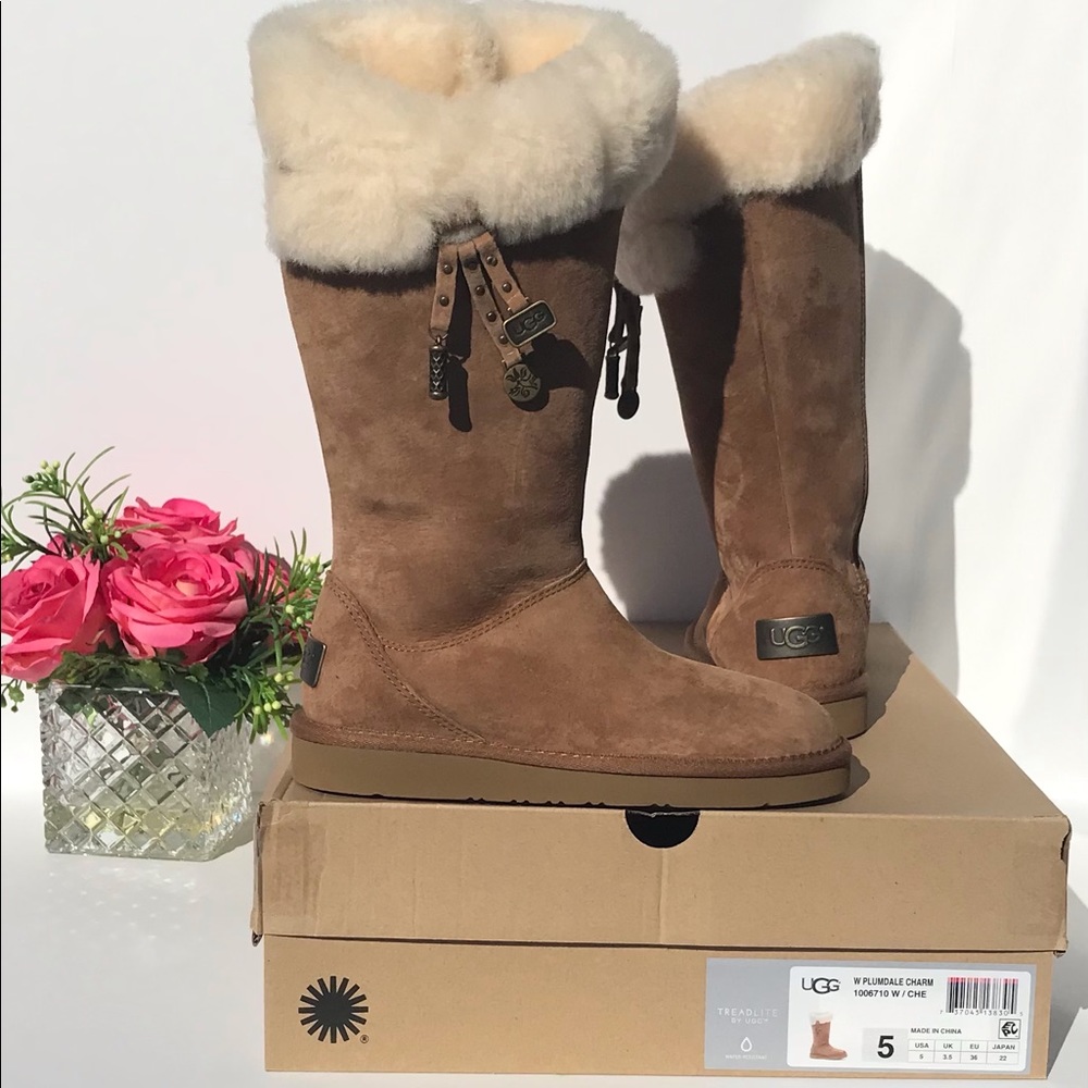 UGG plumdale charm